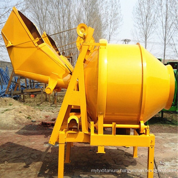 Concrete mixer - moving bucket mixer